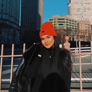 Meet your Posher, Valeria